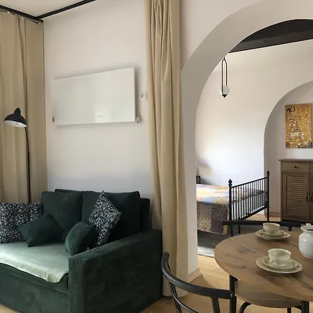 Loft Pod Starym Kasztanem Apartmán